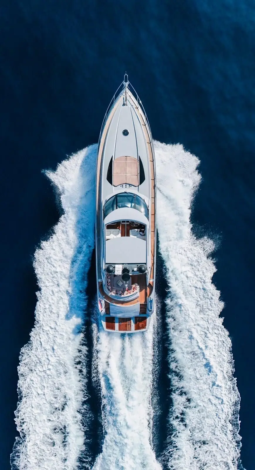 Sunseeker Predator 68, exterior — Alquiler De Yates Barcelona, Barcelona. Velocidad ágil para días de costa en Barcelona