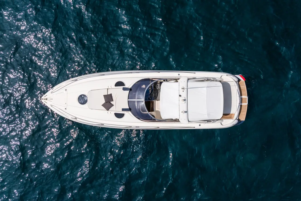 Superhawk 34, cubierta principal — Alquiler De Yates Barcelona, Barcelona. Velocidad ágil para tardes cortas en la bahía