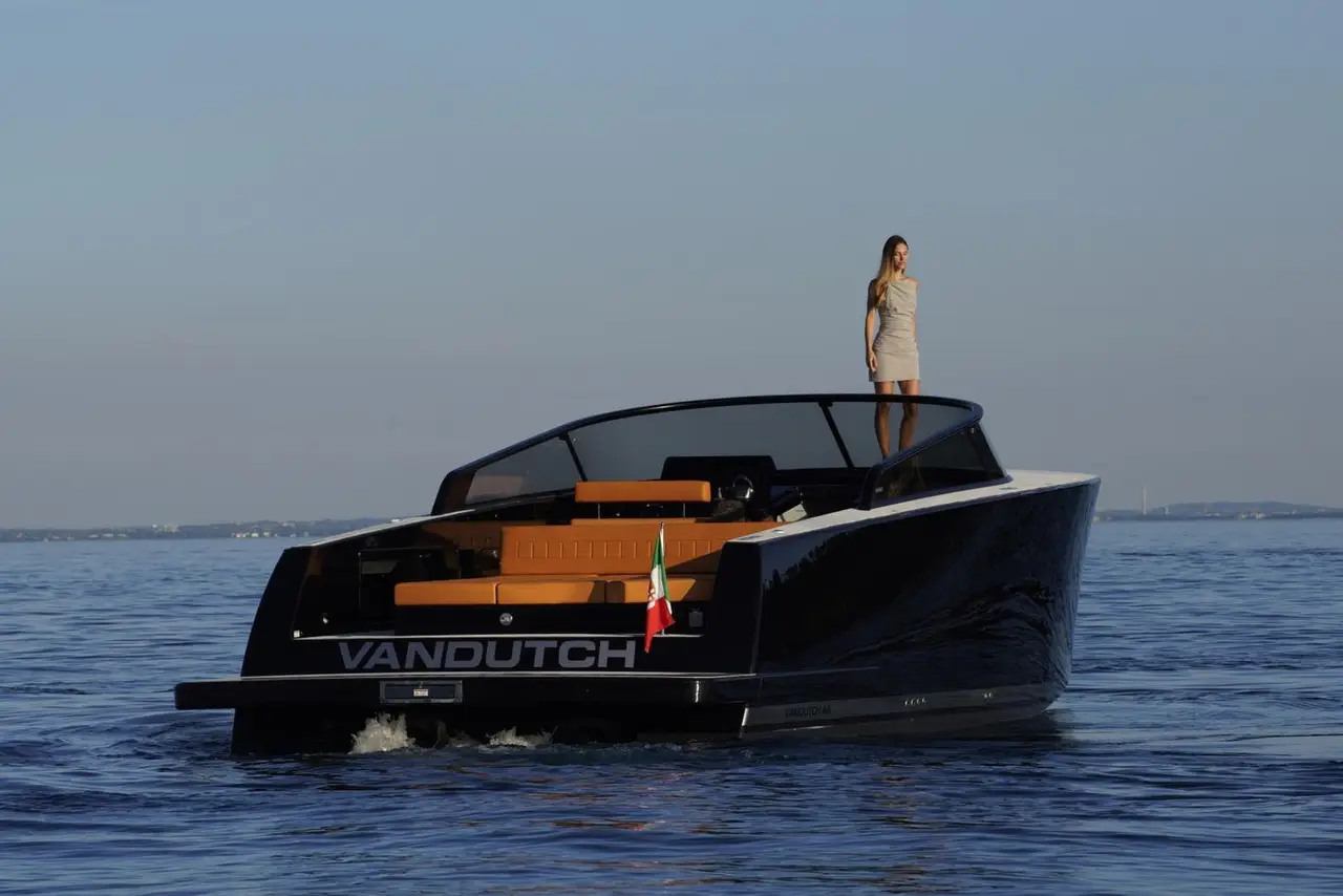 VanDutch 40, exterior — Alquiler De Yates Barcelona, Barcelona. Rumbo rápido a Sitges con estilo minimalista