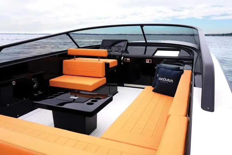 VanDutch 40, salón — Alquiler De Yates Barcelona, Barcelona. Rumbo rápido a Sitges con estilo minimalista