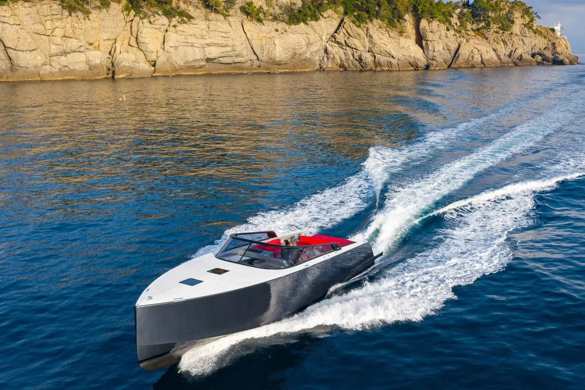 Vandutch 48, cubierta principal — Alquiler De Yates Barcelona, Barcelona. Líneas deportivas para un día completo en la bahía