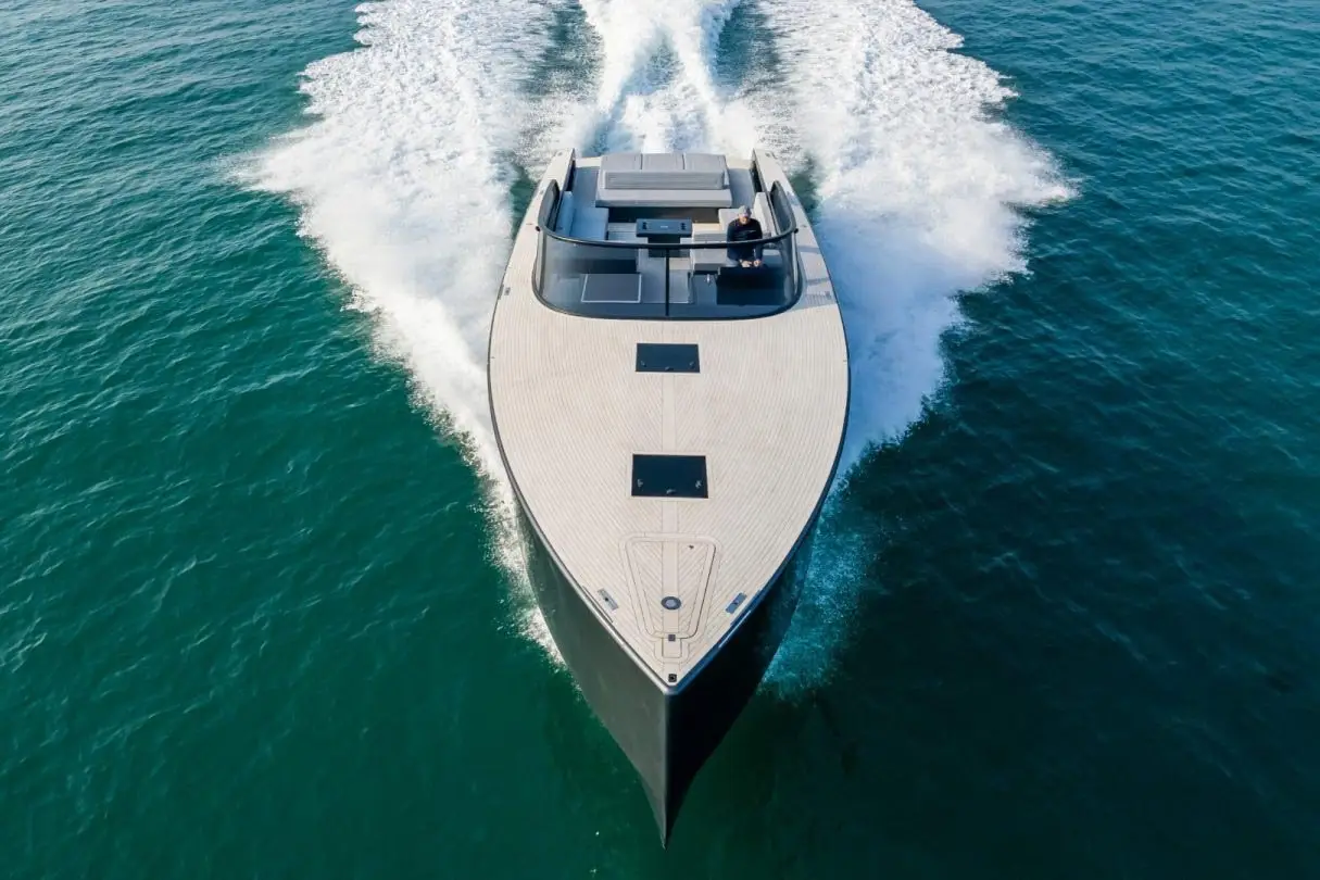 Vandutch 55, cubierta de popa — Alquiler De Yates Barcelona, Barcelona. Un día de mar abierto rumbo a Sitges