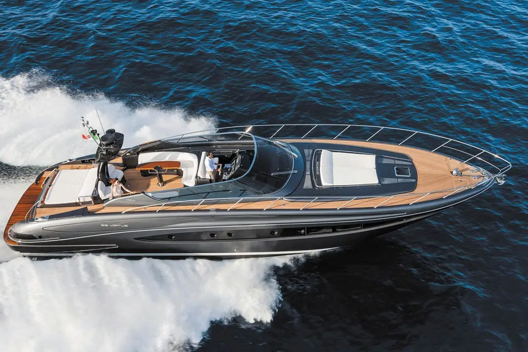 Virtus 63 — Alquiler De Yates Barcelona, Barcelona. Velocidad italiana entre Port Olímpic y Sitges
