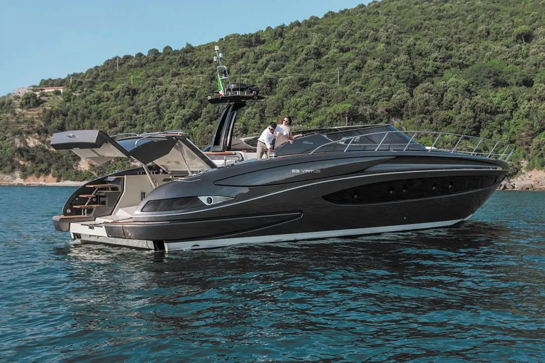 Virtus 63, cubierta principal — Alquiler De Yates Barcelona, Barcelona. Velocidad italiana entre Port Olímpic y Sitges