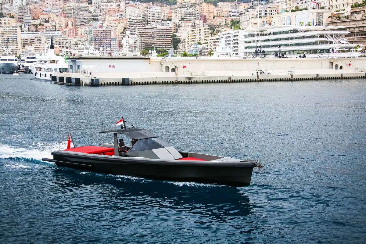 Wally 45, exterior — Alquiler De Yates Barcelona, Barcelona. Líneas deportivas para explorar la costa en un día