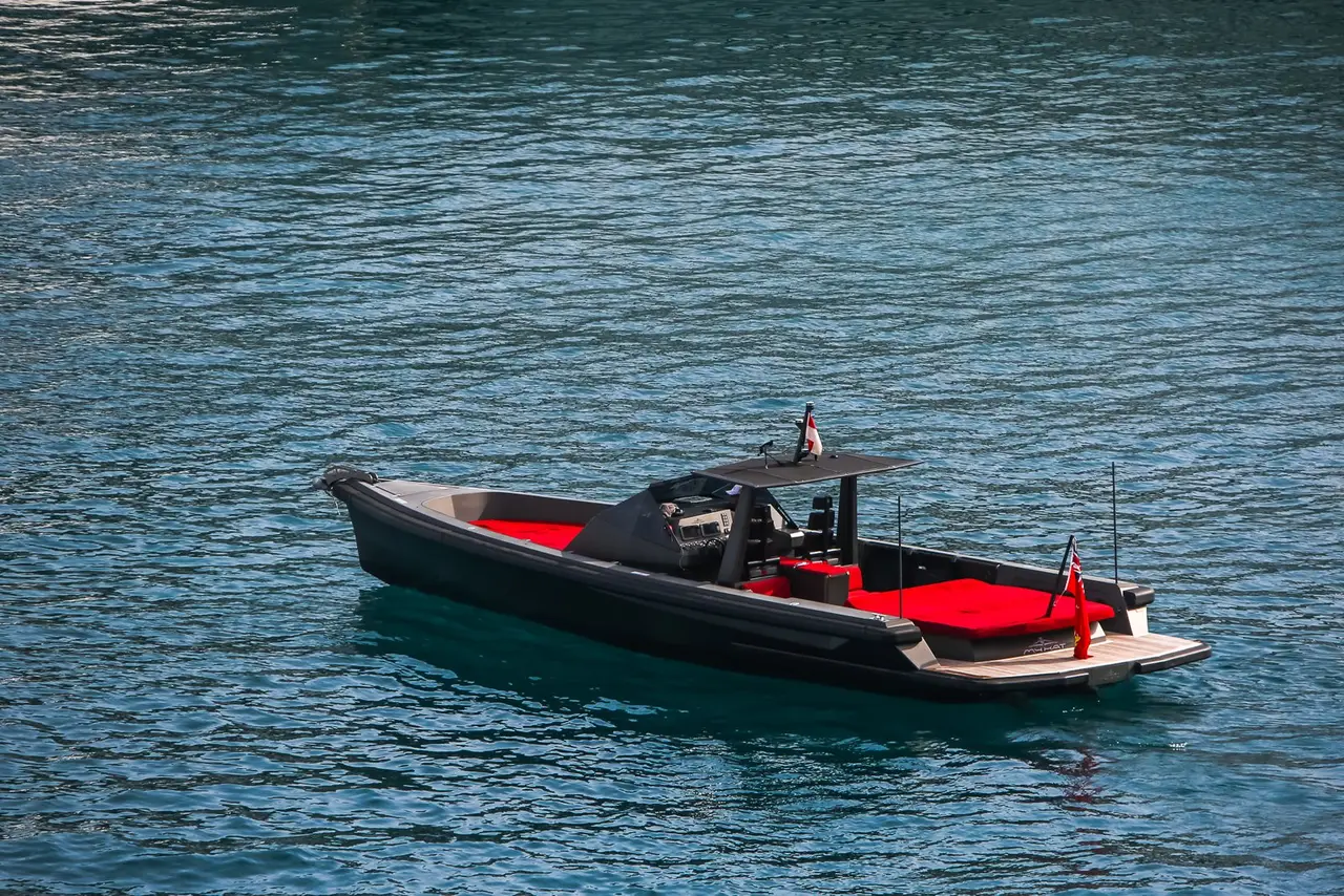 Wally 45, cubierta principal — Alquiler De Yates Barcelona, Barcelona. Líneas deportivas para explorar la costa en un día