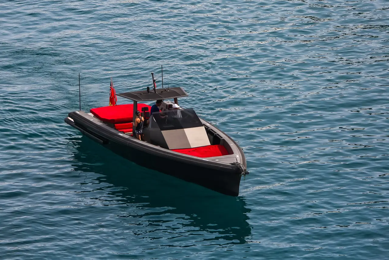 Wally 45, cubierta de popa — Alquiler De Yates Barcelona, Barcelona. Líneas deportivas para explorar la costa en un día