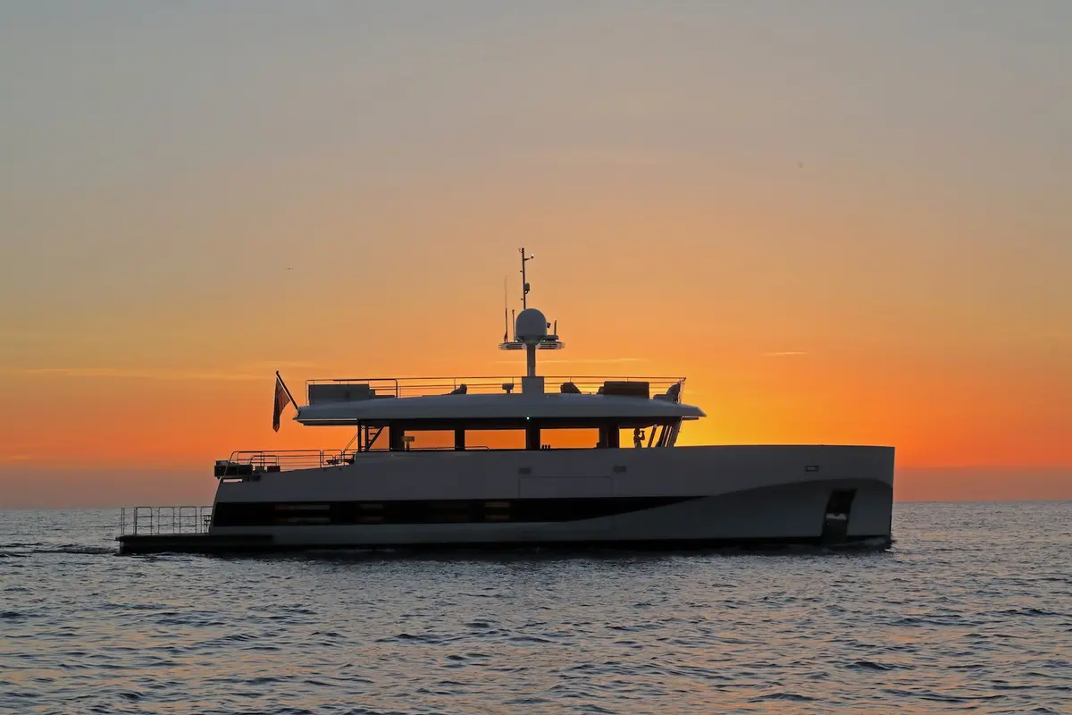WallyAce 26, flybridge — Alquiler De Yates Barcelona, Barcelona. Líneas deportivas para una jornada íntima en Sitges